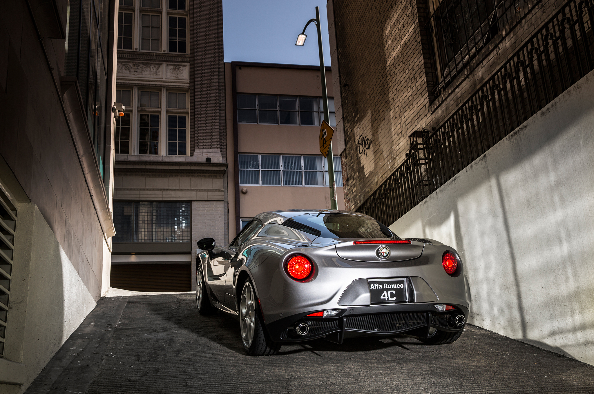 2015 Alfa Romeo 4c Spider Loses Its Roof At Detroit