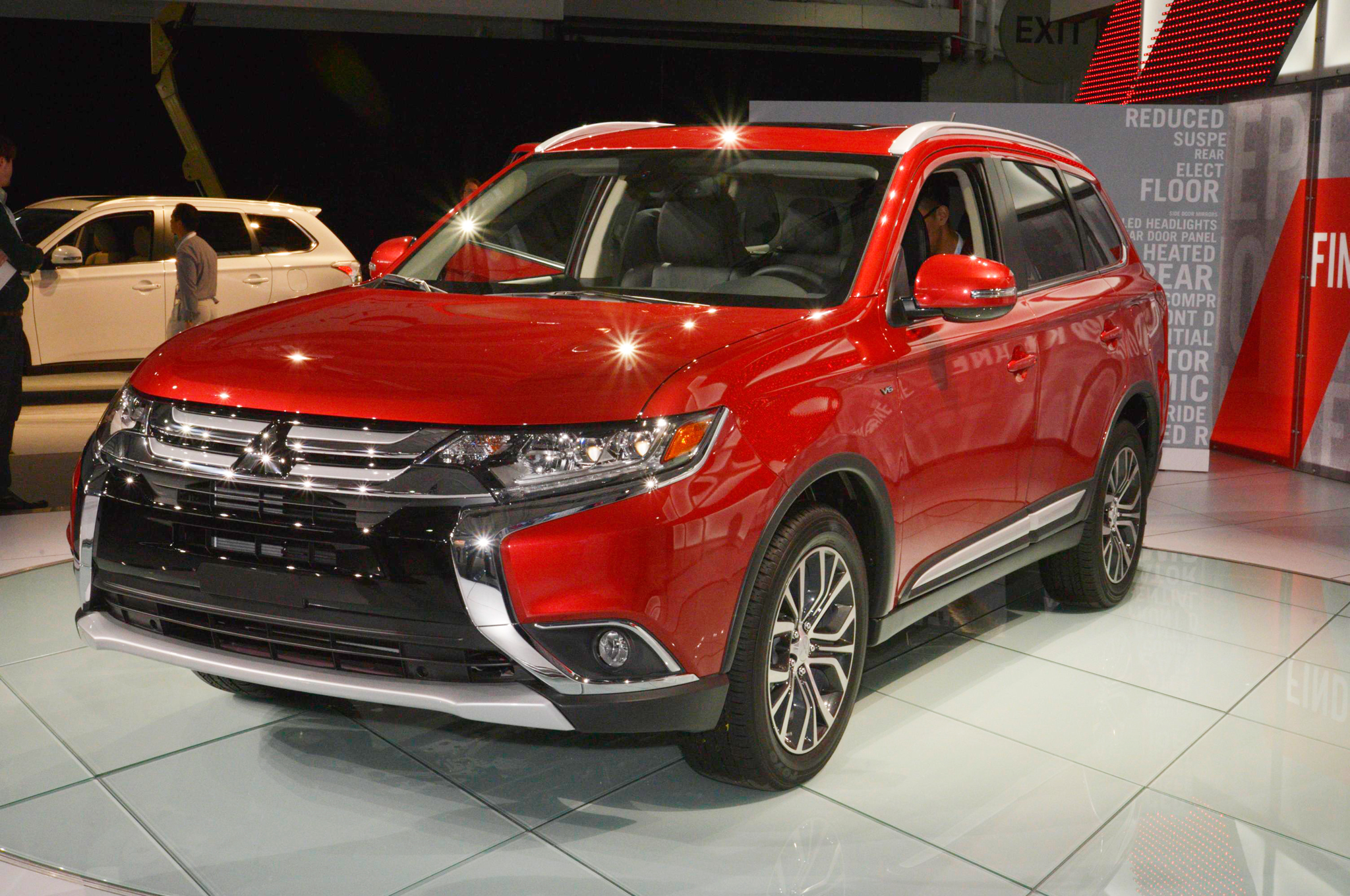 mitsubishi new year promo 2016 mitsubishi outlander adds revised front grille mitsubishi new year promo 2016 mitsubishi outlander adds revised front grille