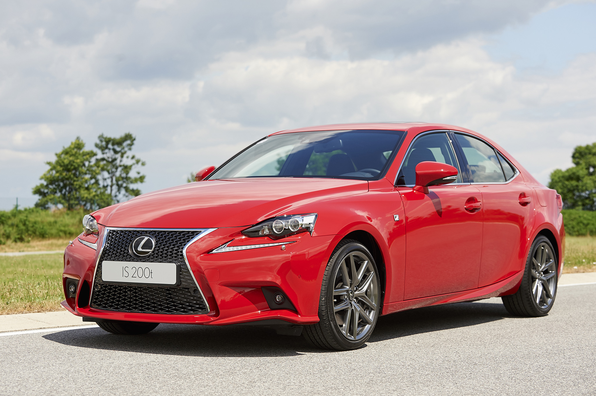 2016 Lexus IS200t Rated at Up to 33 MPG