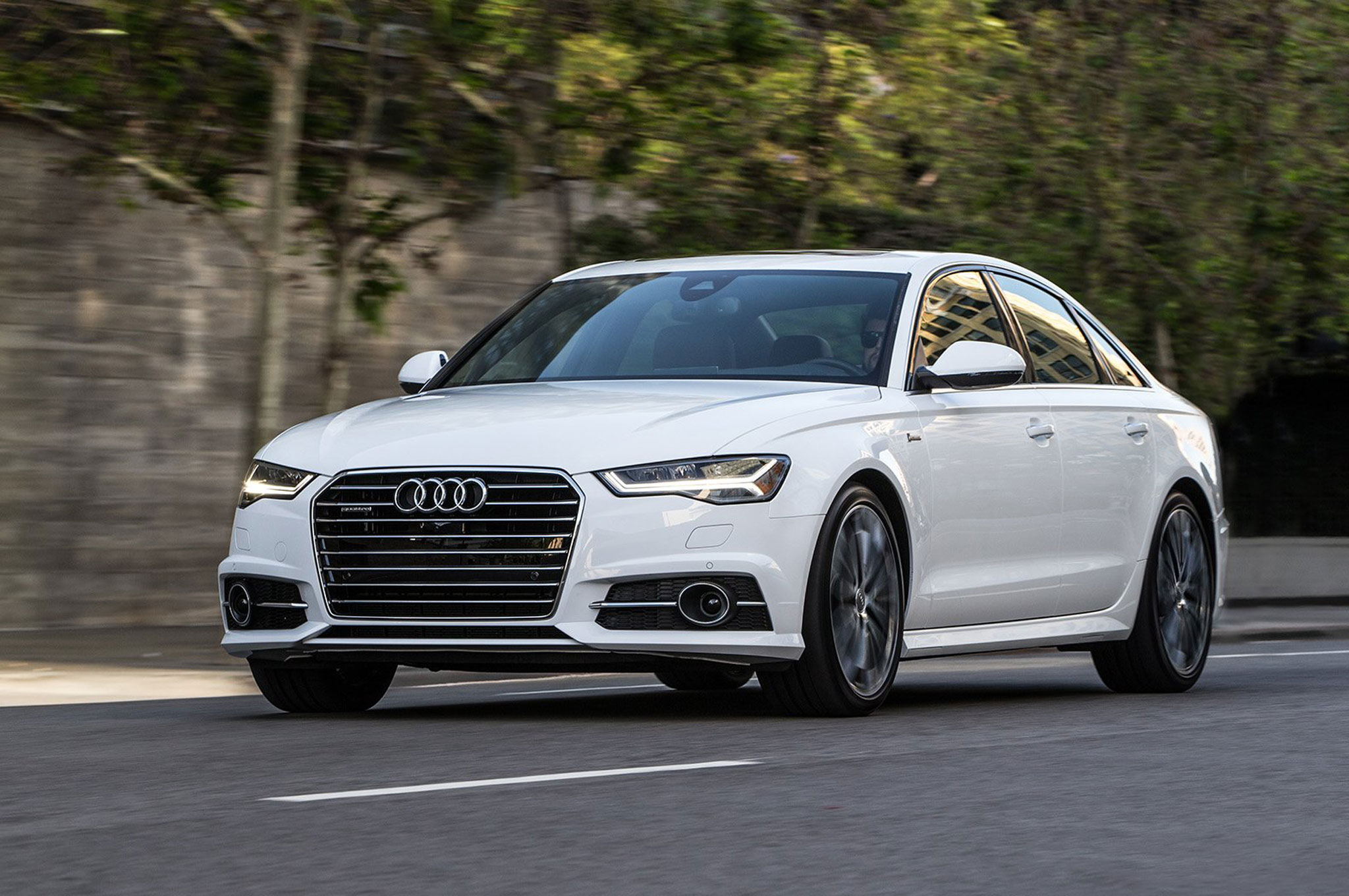 2016-Audi-A6-3-0T-front-three-quarter-in