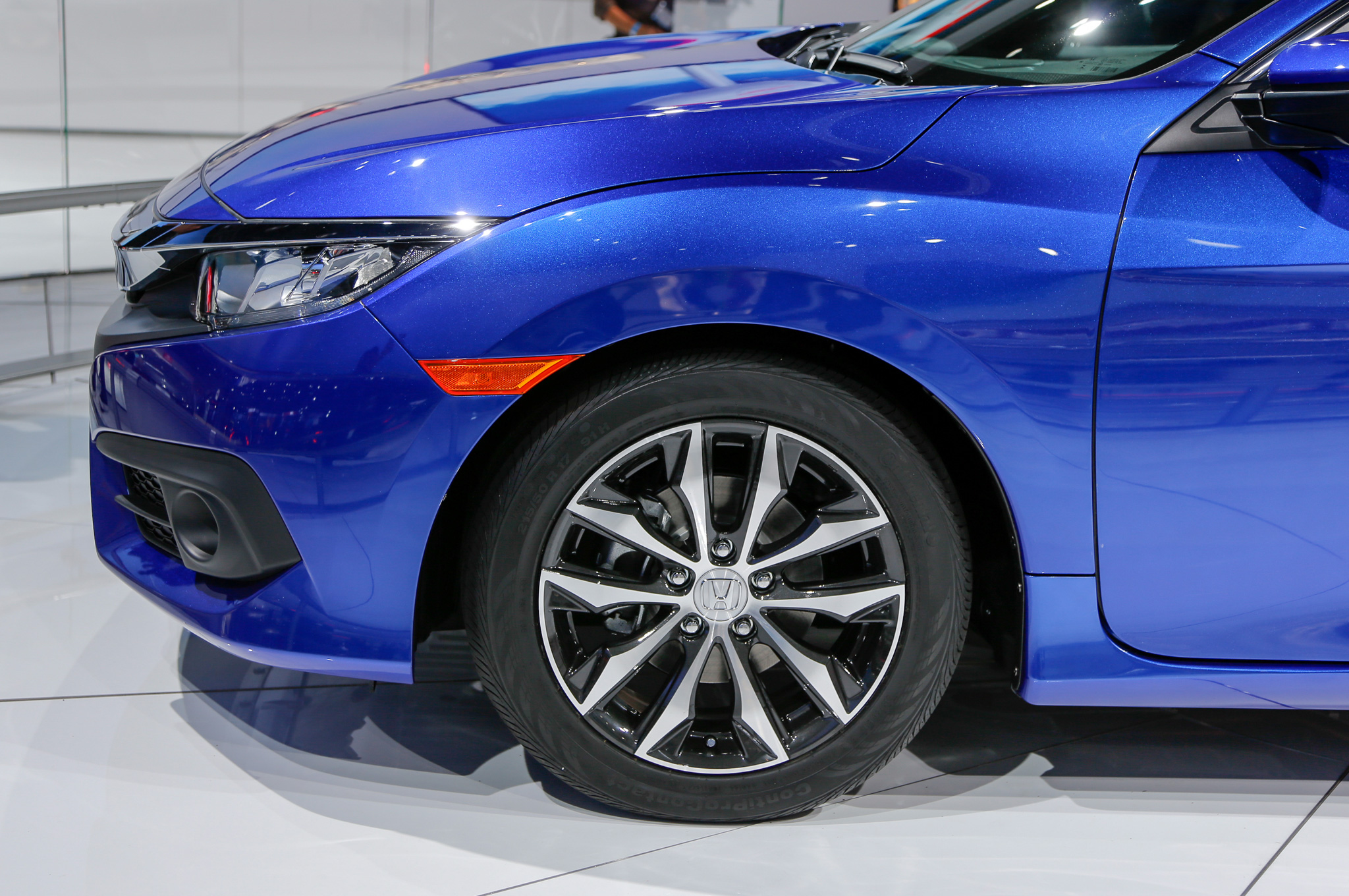 2016 Honda Civic Coupe Debuts with Sportier Styling, Roomier Interior