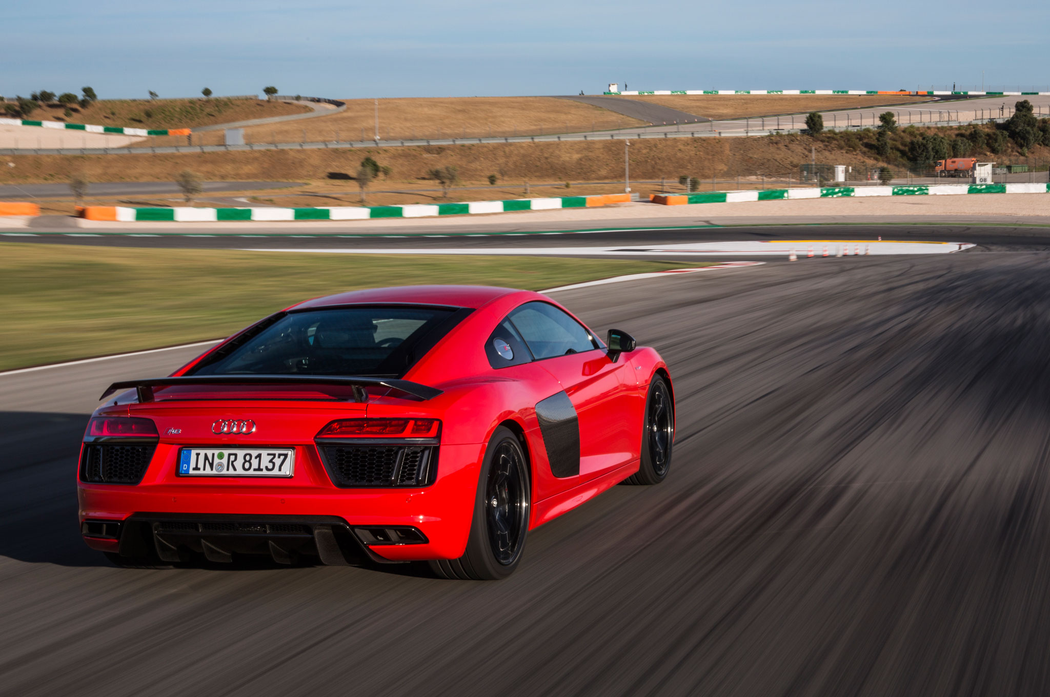 Audi R 8 V 10 Vs V 10 Plus Difference