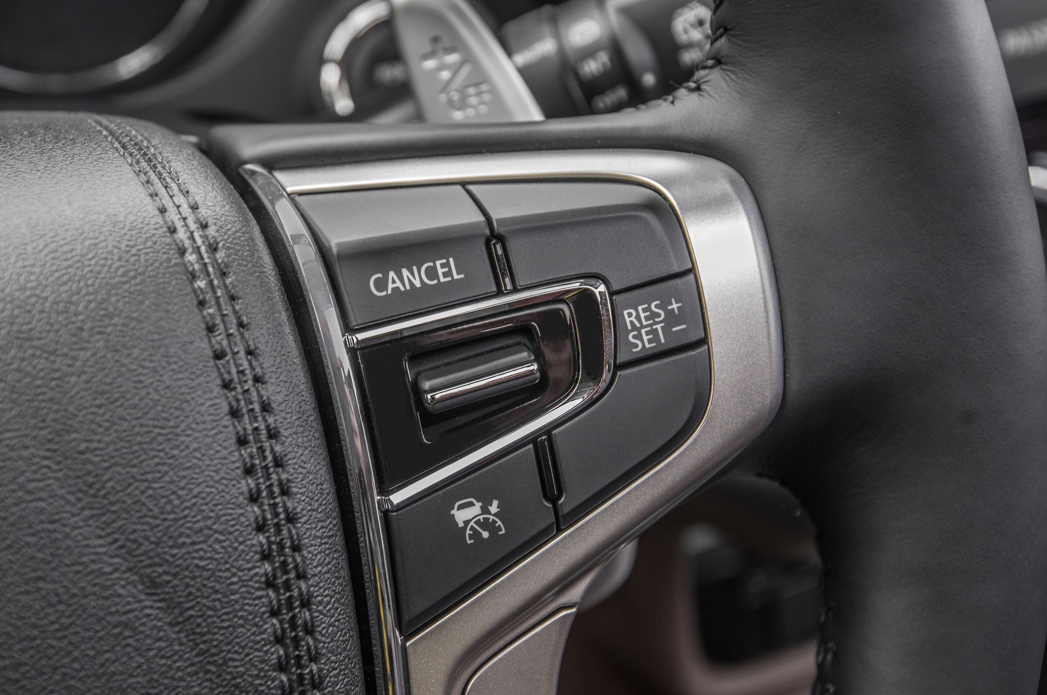 Mitsubishi Outlander Plugin Hybrid Finally Debuts in U.S. Form