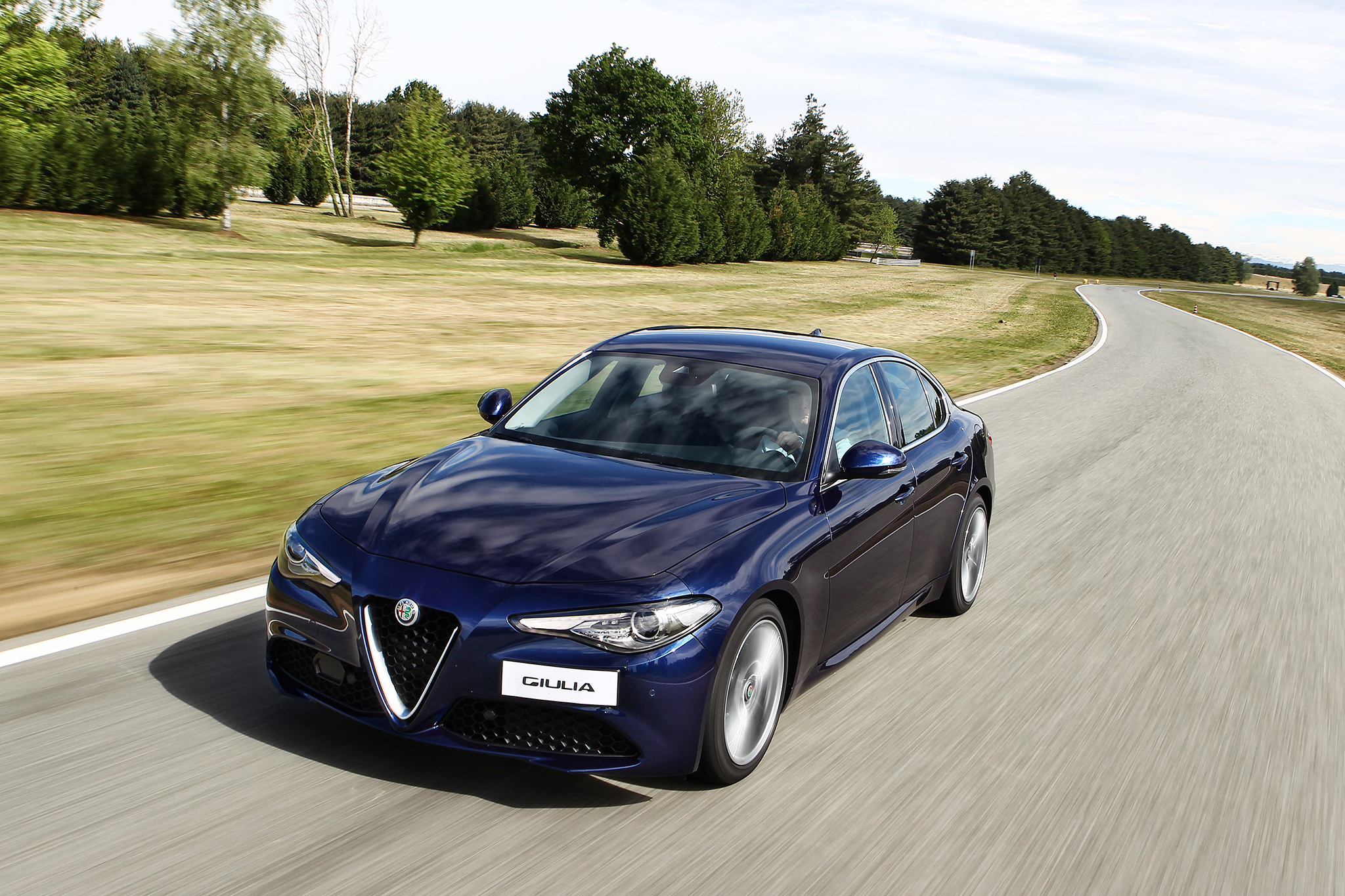 2017-Alfa-Romeo-Giulia-front-three-quarter-in-motion-03.jpg