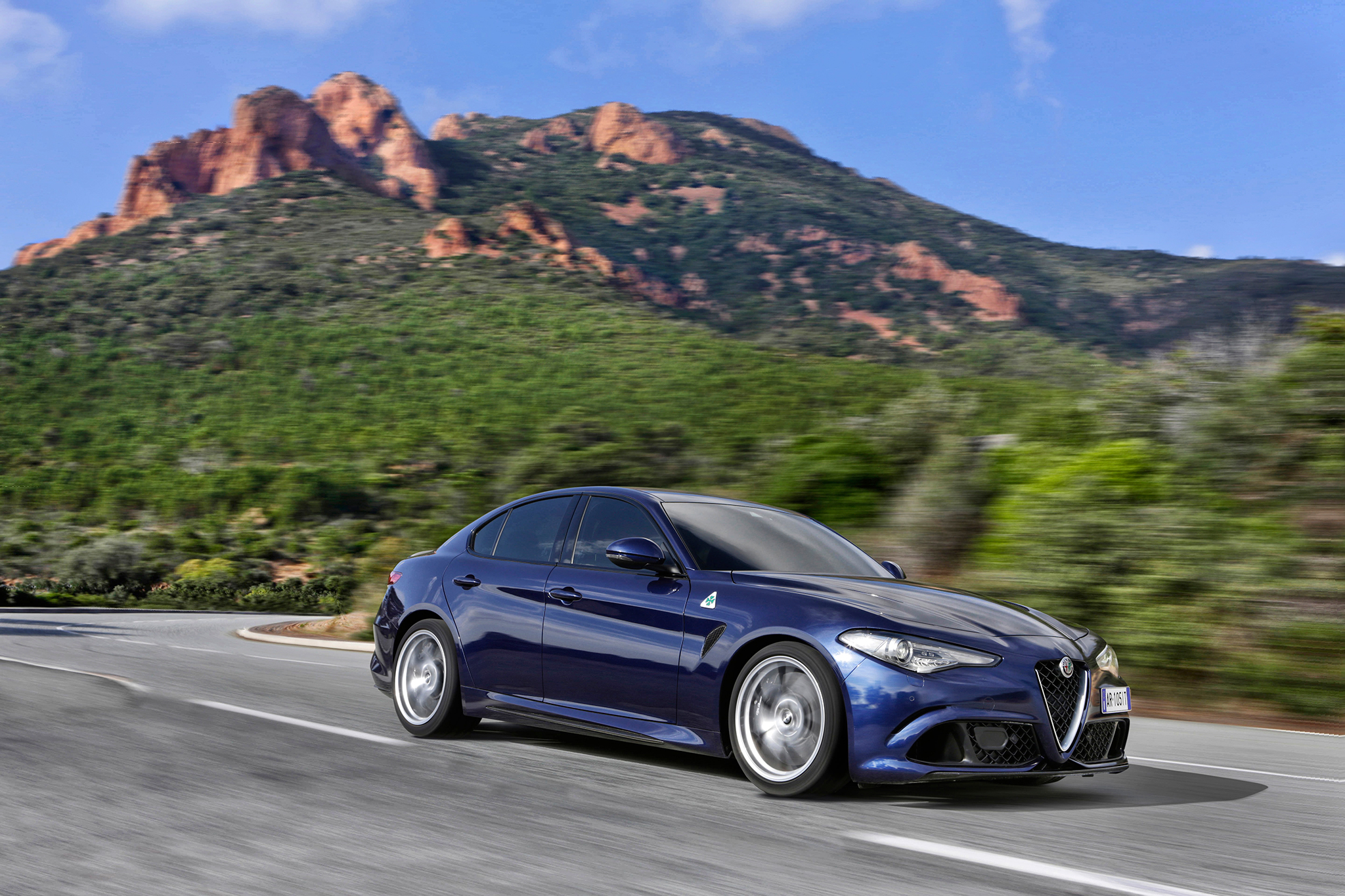 2017-Alfa-Romeo-Giulia-front-three-quarter-in-motion-19.jpg?interpolation=lanczos-none&fit=inside%7C906%3A535&crop=906%3A535%3B%2A%2C%2A