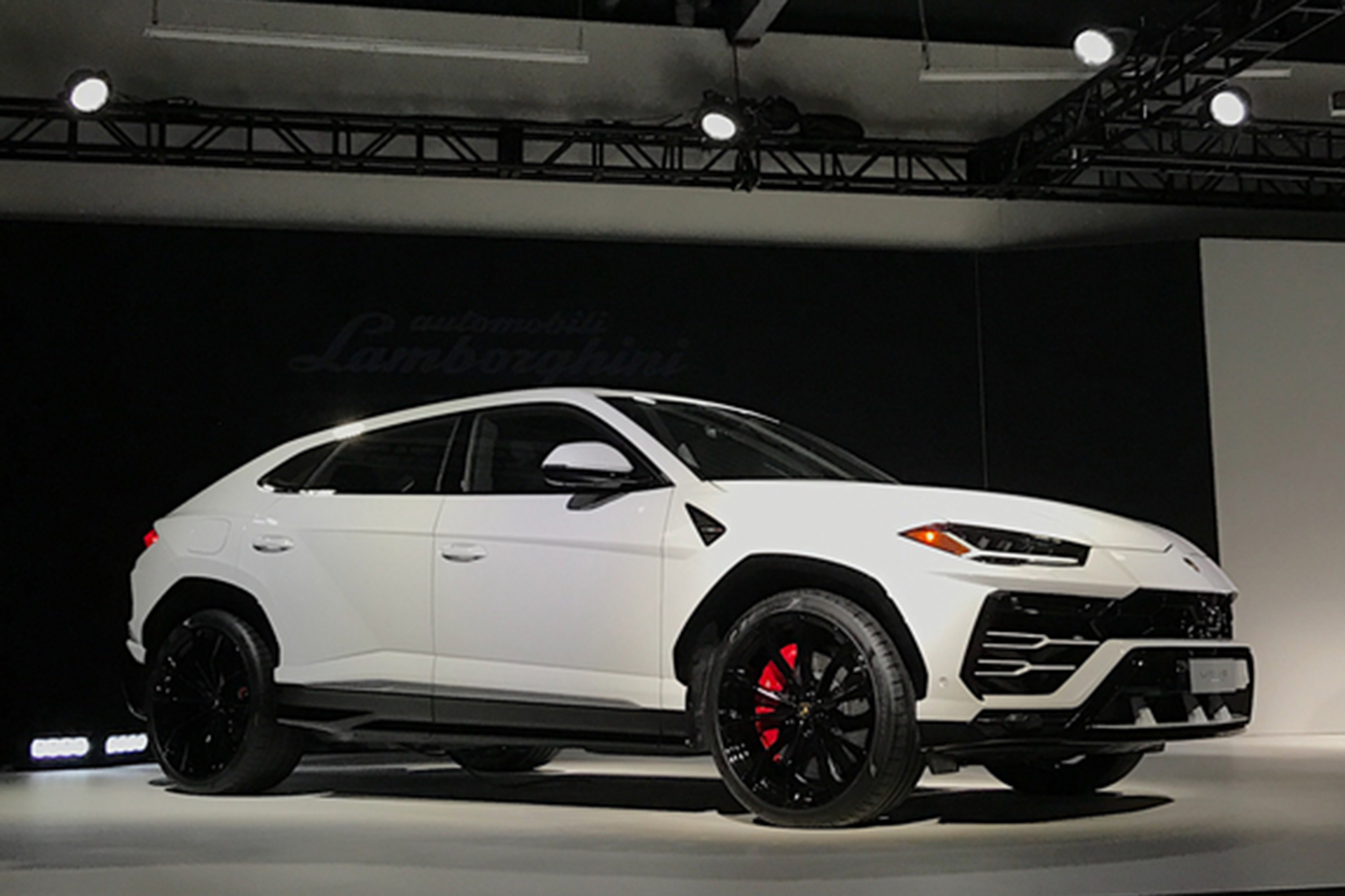2019 Lamborghini Urus Charges Into North America