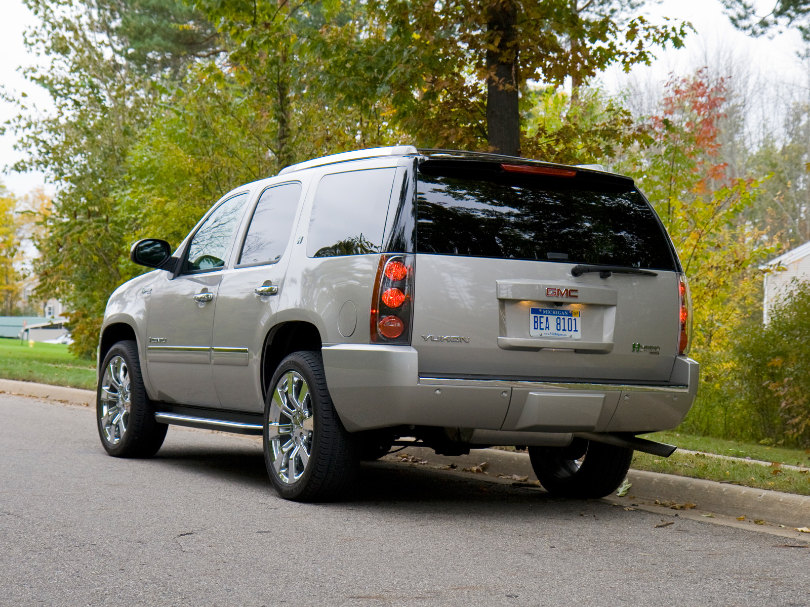 2009 Gmc Yukon Denali Hybrid Luxury Suv Review Show More