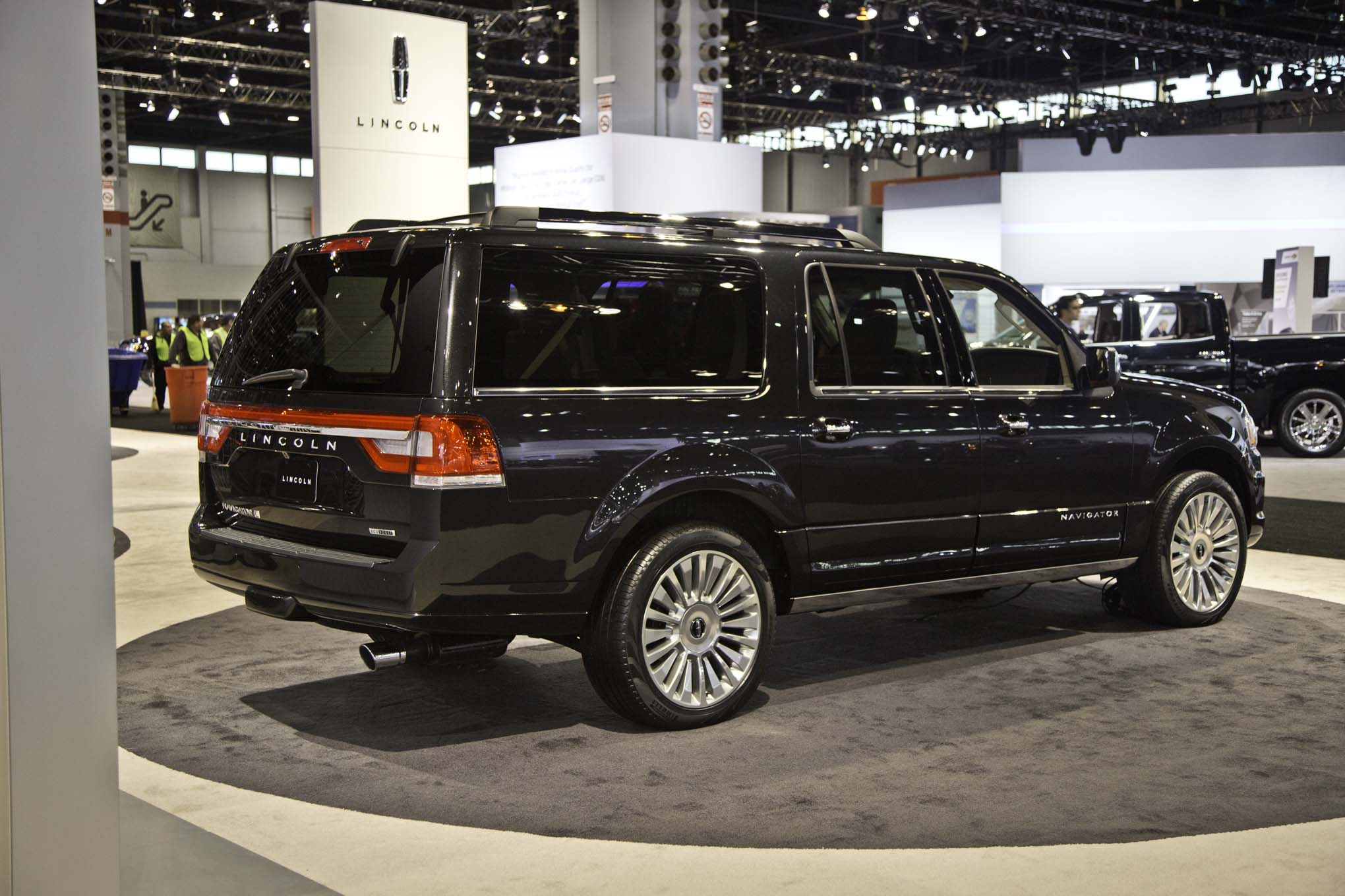2015 Lincoln Navigator Refreshed with EcoBoost V-6 - Automobile Magazine 2015 Lincoln Navigator Refreshed with EcoBoost V-6 - Automobile Magazine