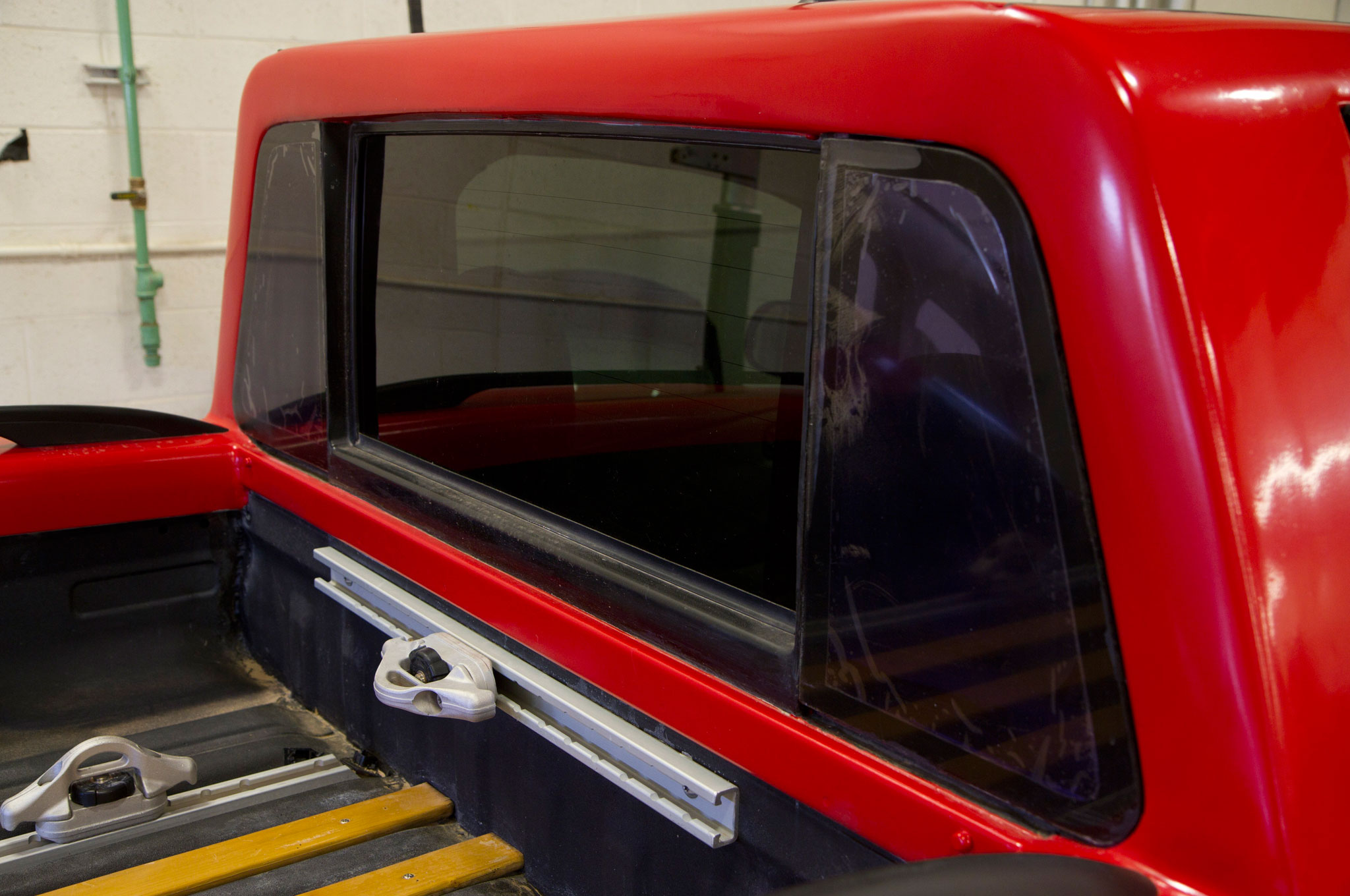 Engineers Create Nissan Leaf Pickup Truck Named Sparky Photo Gallery Photo 7 10 Nissan Leaf Truck Sparky Rear Window