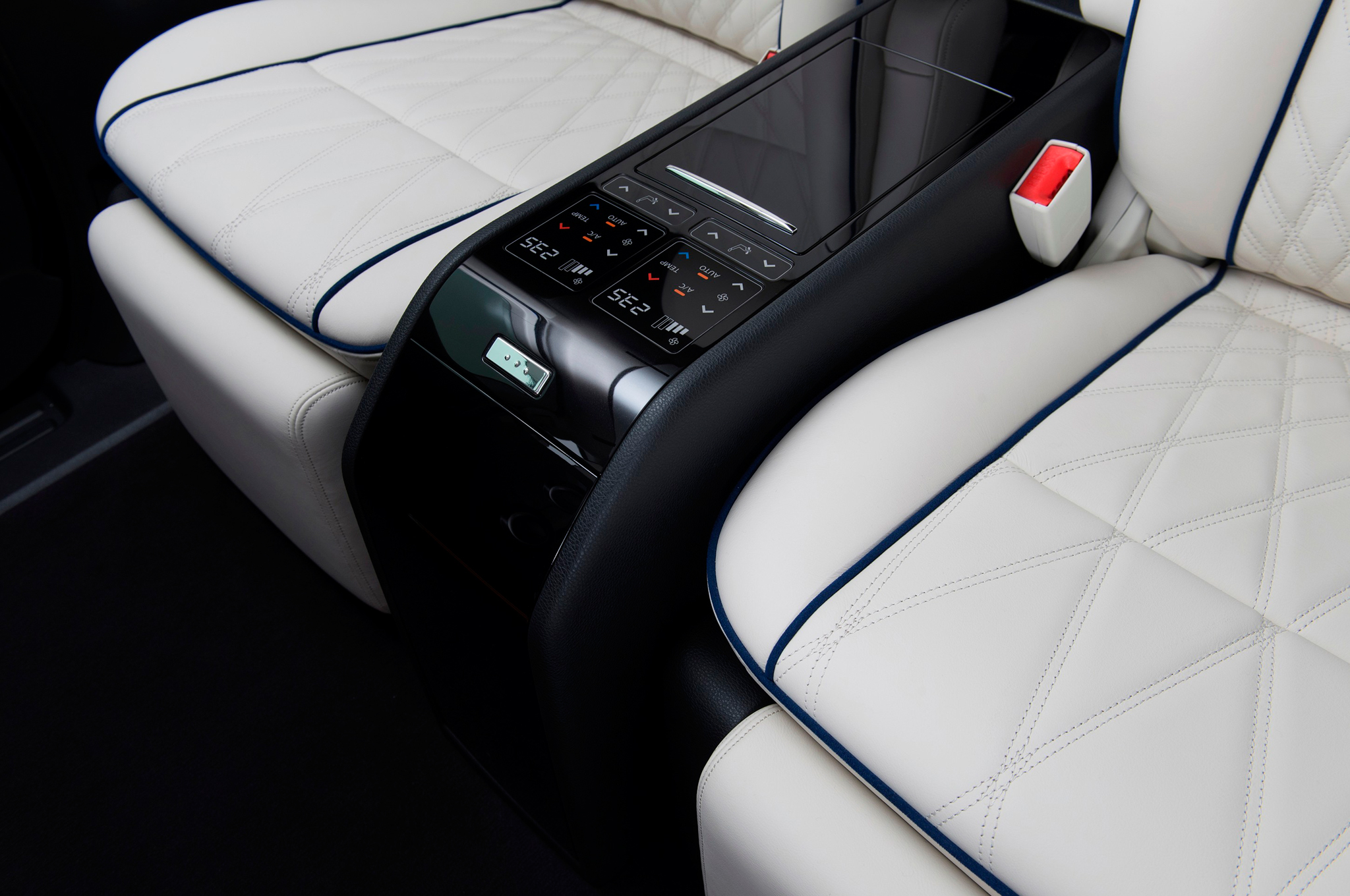 Nissan eNV200 Concept is Made for VIPs