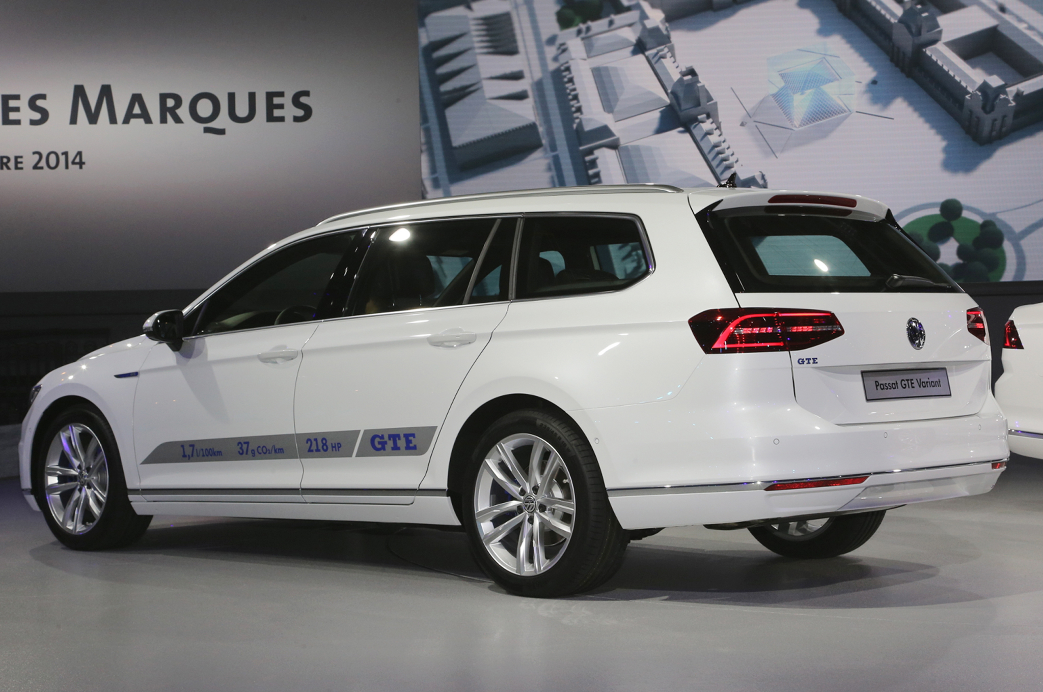 Volkswagen Passat GTE Plugs In For Paris Auto Show