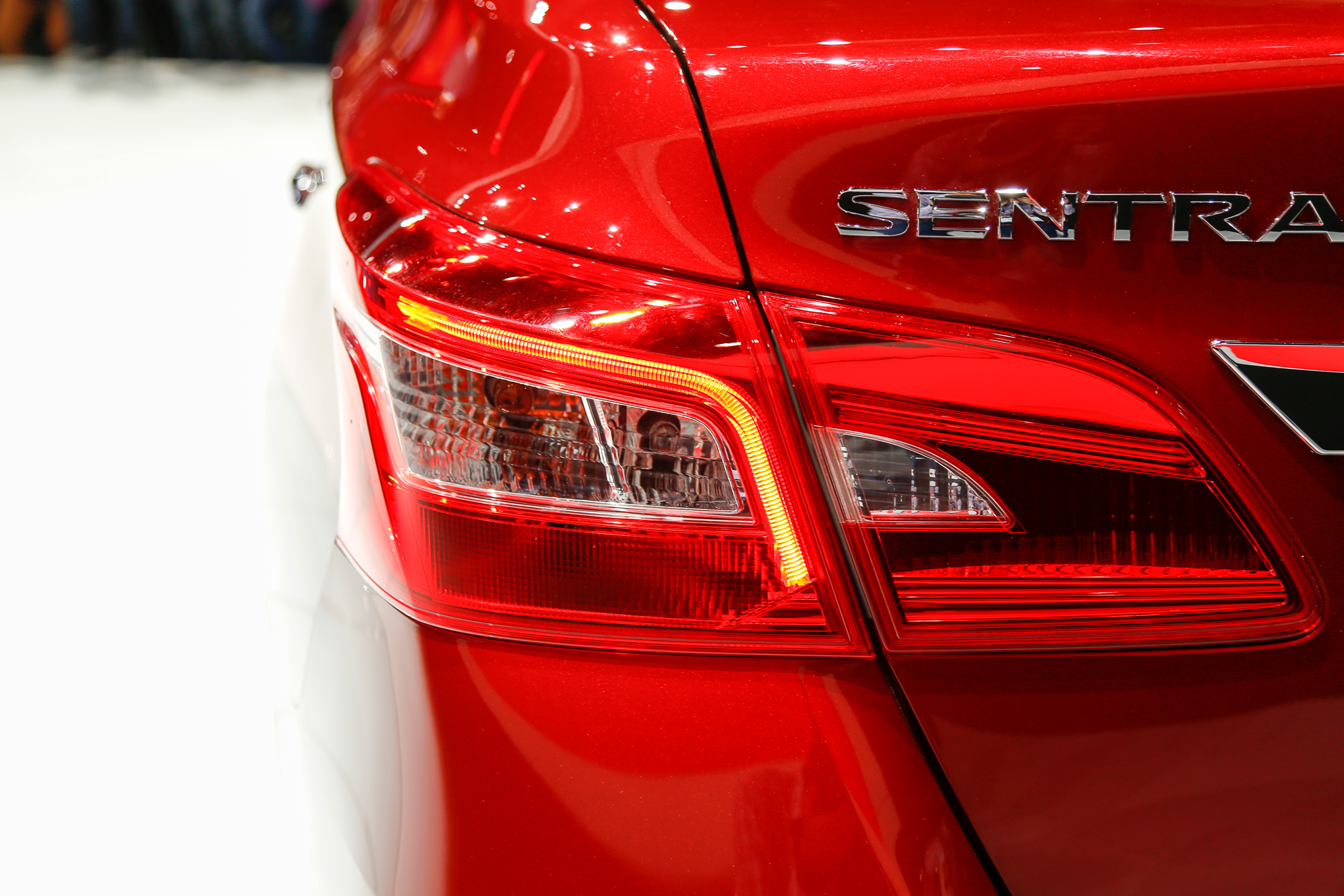 2016 Nissan Sentra Refreshed, Looks More like Altima and ... 2016 Nissan Sentra Refreshed, Looks More like Altima and ...