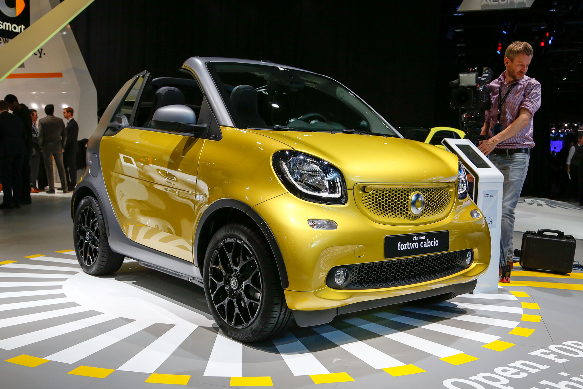 2017 Smart Fortwo Cabrio Drops Its Top In Detroit 1 23