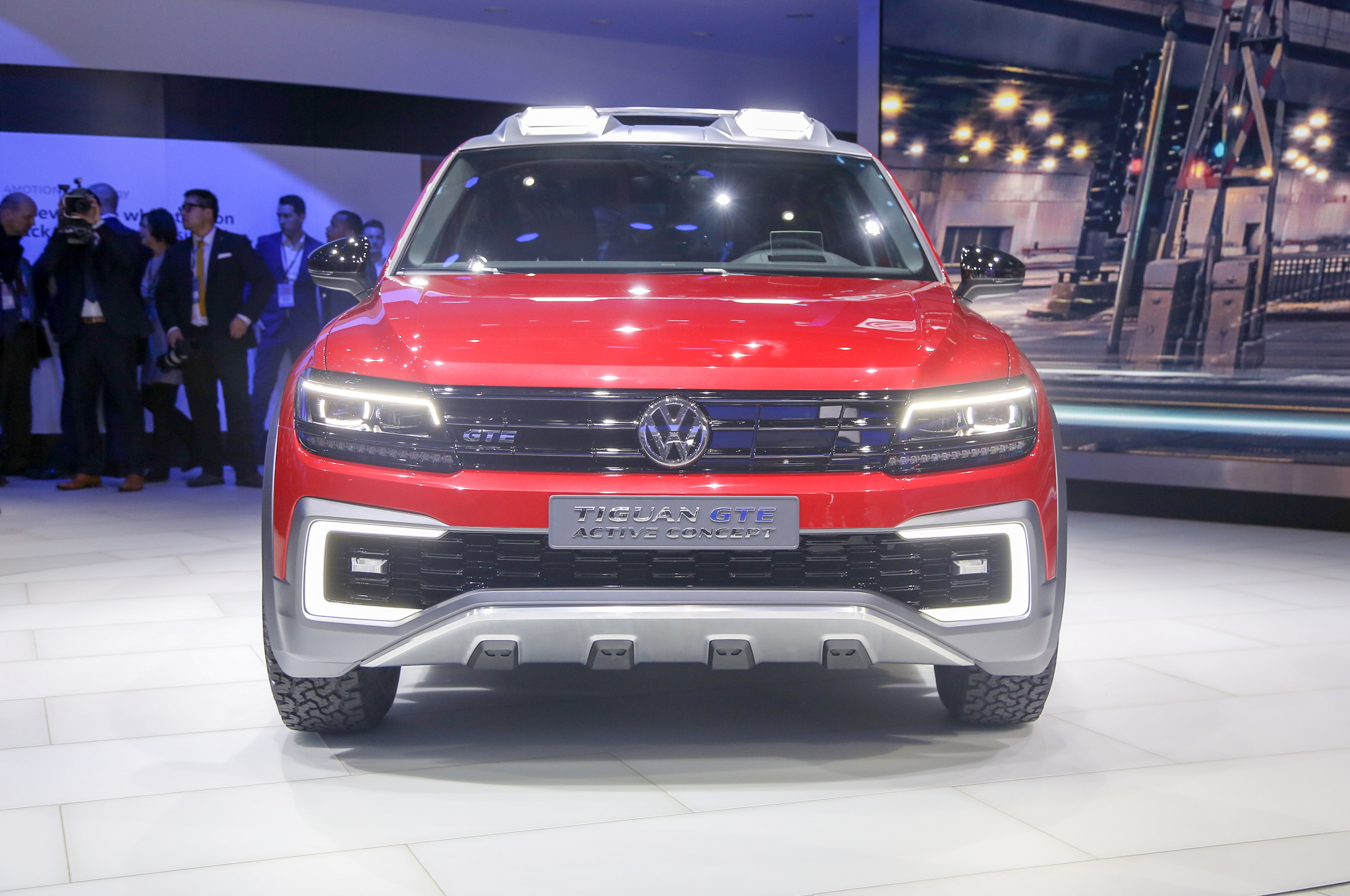 Volkswagen Tiguan Gte Active Concept Is An Awd Hybrid Crossover Volkswagen Tiguan Gte Active Concept Front End
