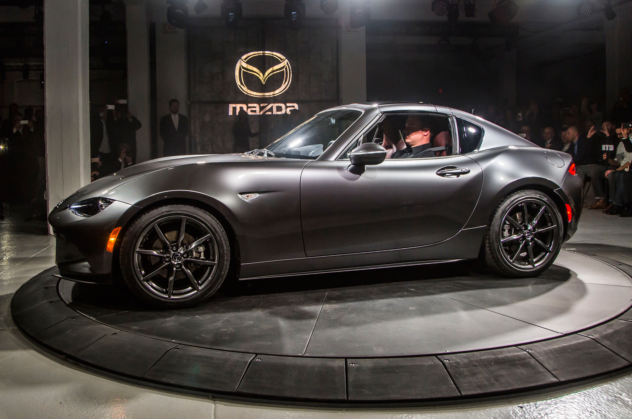 2017 Mazda Mx 5 Miata Retractable Fastback Debuts Automobile Magazine