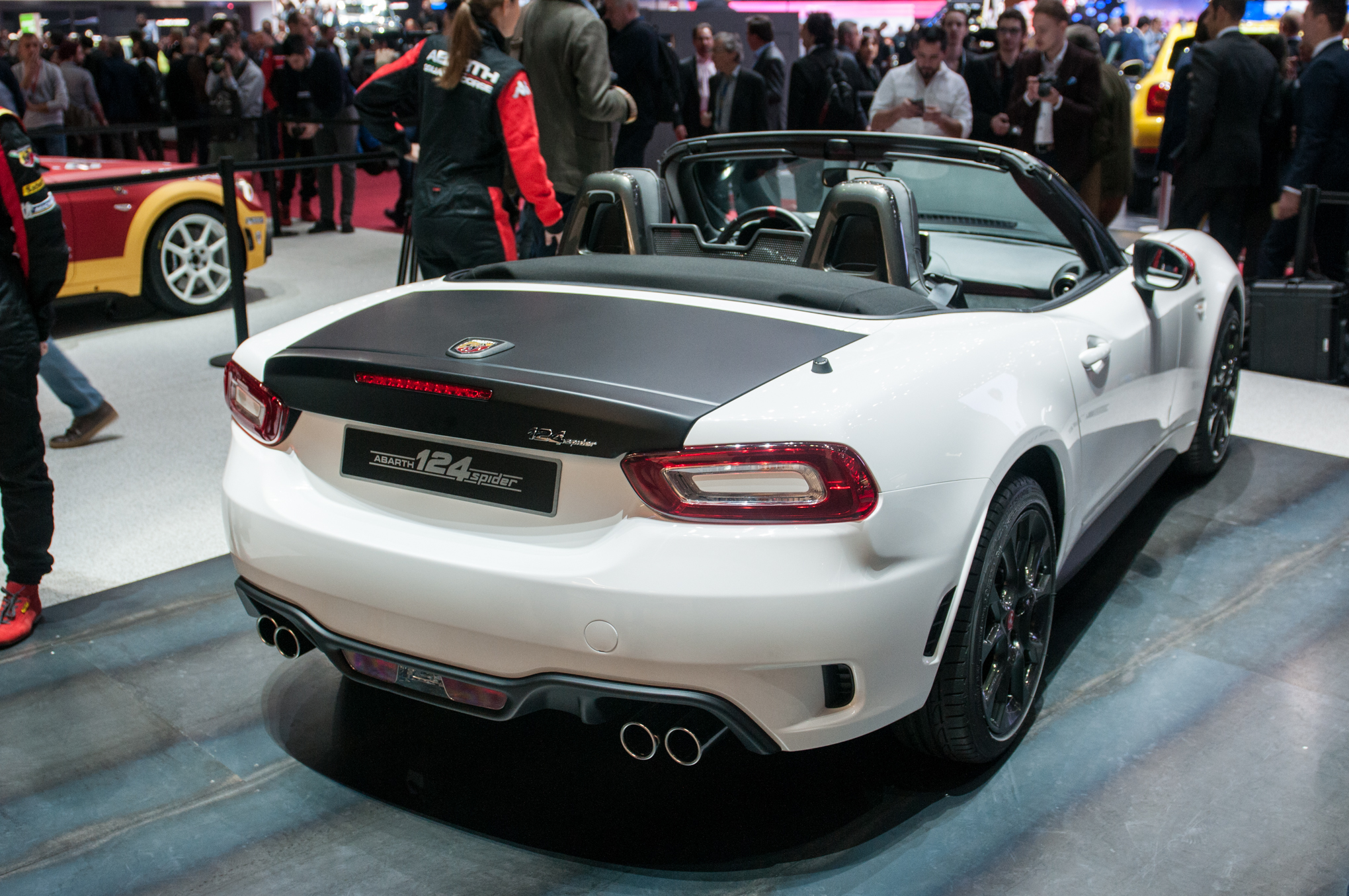 Fiat 124 Spider Neu Bilder