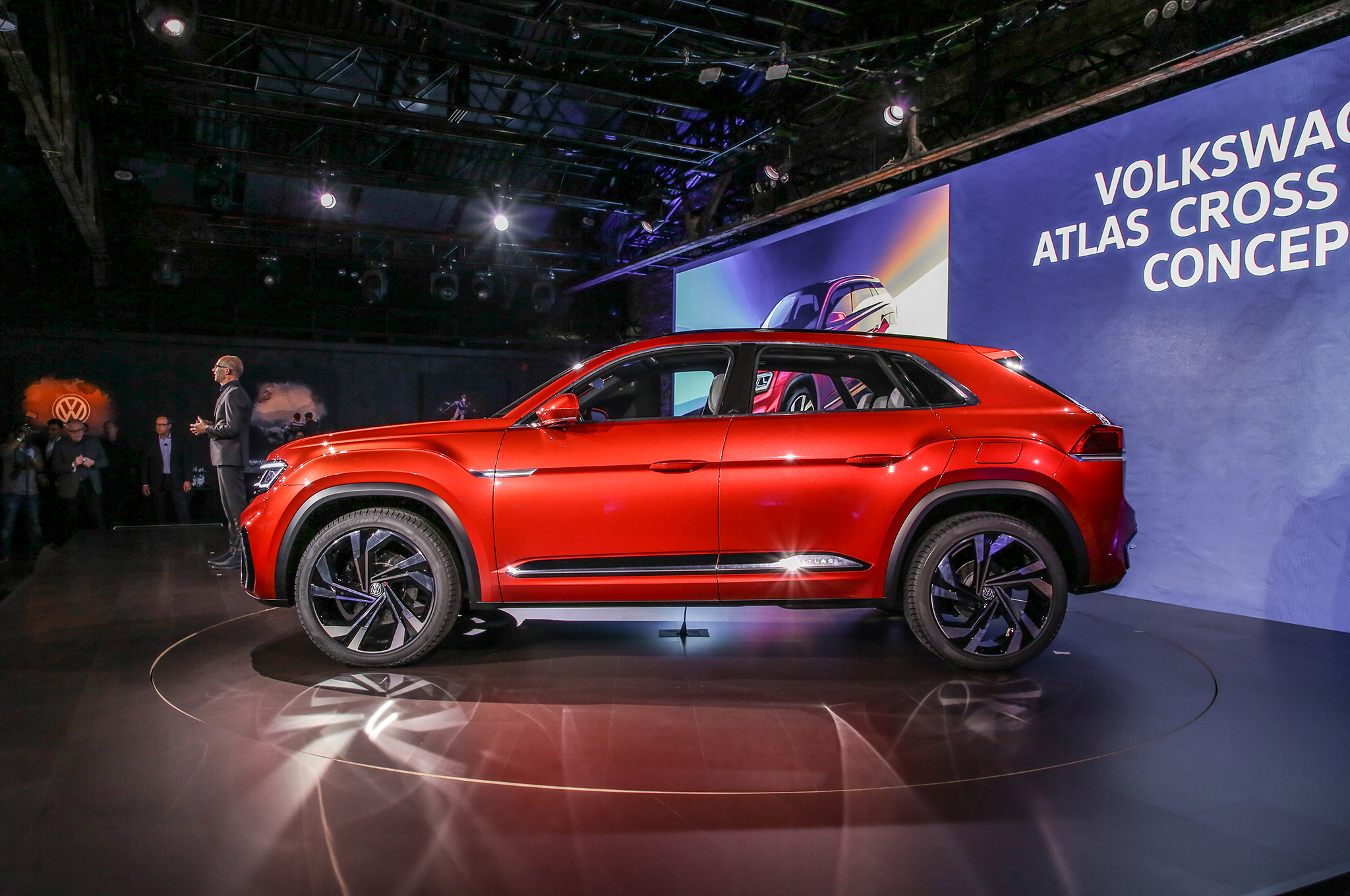 Volkswagen Atlas Cross Sport Concept Previews Two-Row ...